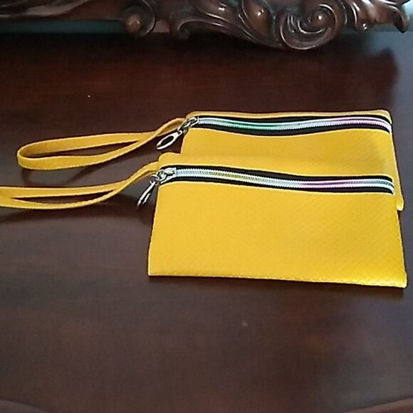 unknown Handbags - Set of Two Wristlets